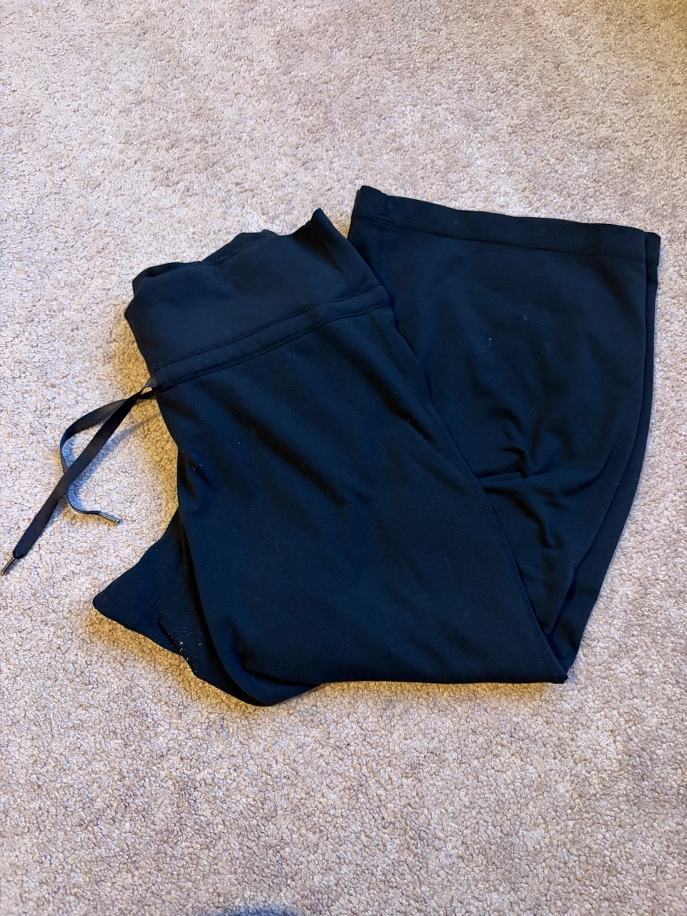🍁 LULULEMON - Size 6 Cropped Pants